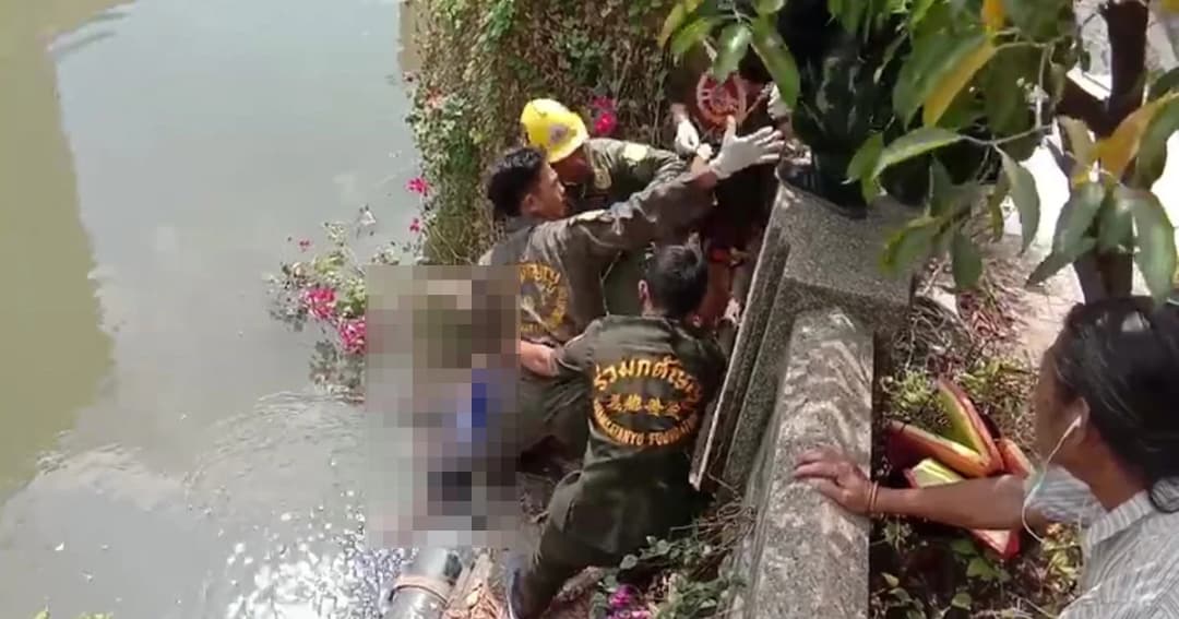 พบศพสาวปริศนาลอยโผล่ในคลองเกาะกลางถนน