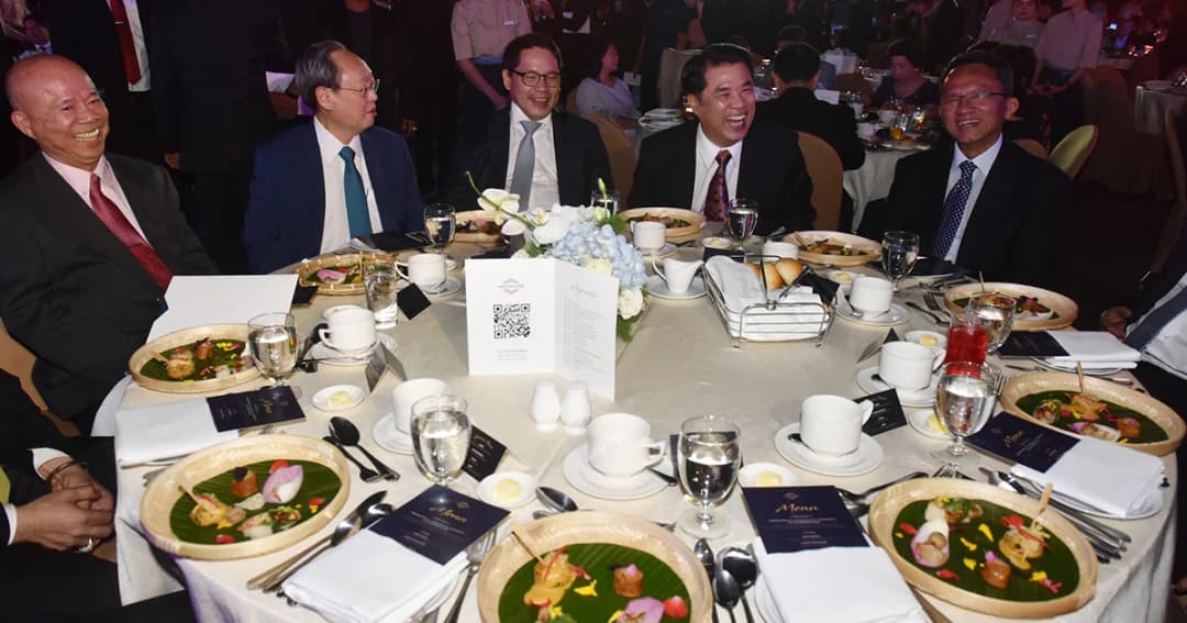 ทำไมโต๊ะจีนพลังประชารัฐไม่ผิด – พบ ศรีสุวรรณ เคยยื่น ยุบพรรคตาม ม.72