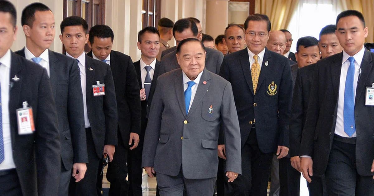 ‘ประวิตร’ เชื่อหลังเลือกตั้ง ‘ประยุทธ์’ ไม่ลำบาก ชี้เหตุระเบิดใต้ไม่กระทบท่องเที่ยว