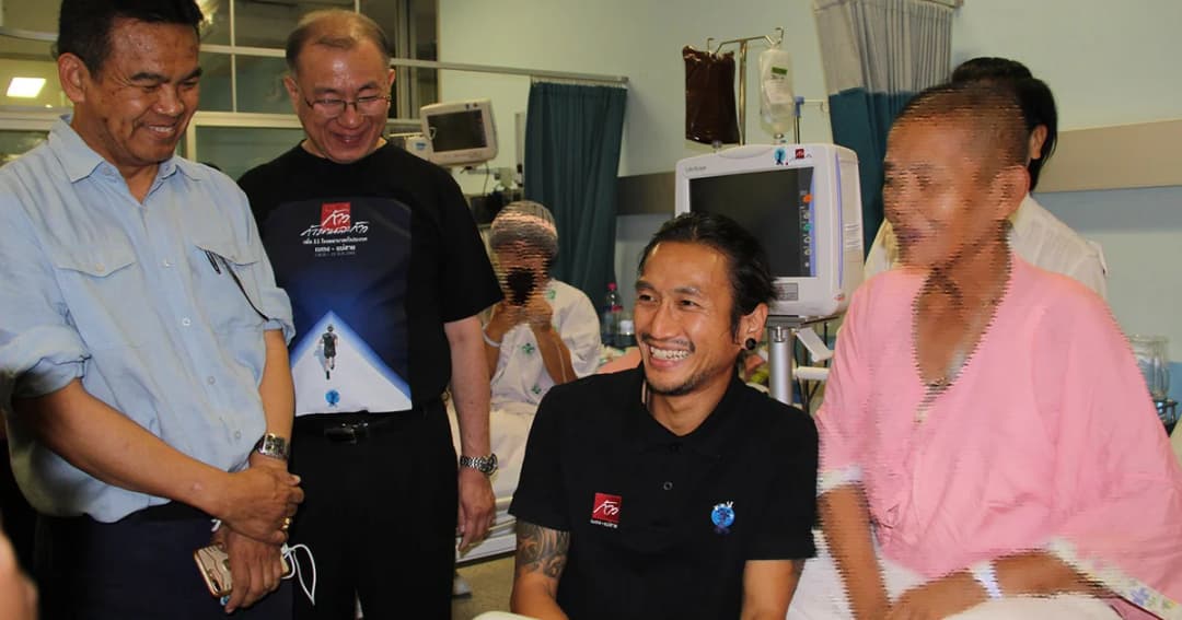 ตูน บอดี้สแลม พร้อมทีมงานโครงการก้าว ลงพื้นที่โรงพยาบาลราชบุรี