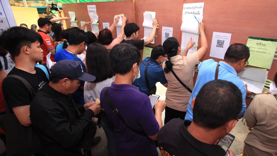 ผู้ใช้สิทธิ์เลือกตั้งล่วงหน้าโวย ได้บัตรเลือกตั้งผิดเขต เจ้าหน้าที่บอก “กาไปเถอะ”