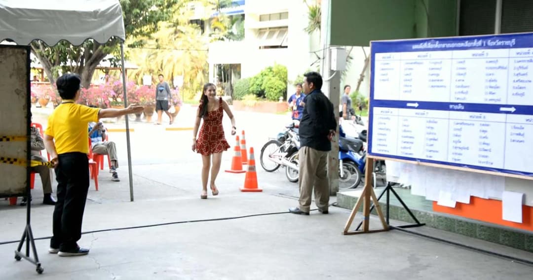 ลุ้นกันจนนาทีท้าย ใช้สิทธิ์เลือกตั้งล่วงหน้าทัน 5 โมงเย็น