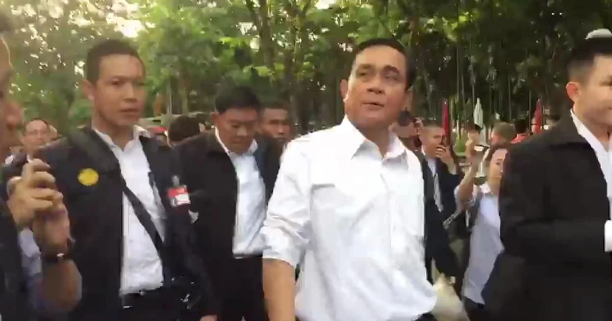 “บิ๊กตู่” ฉุนแต่เช้าถูกสื่อจี้ถามอยากนั่งนายกฯ ต่อ “ถ้าแพ้เลือกตั้งจะทำยังไง”