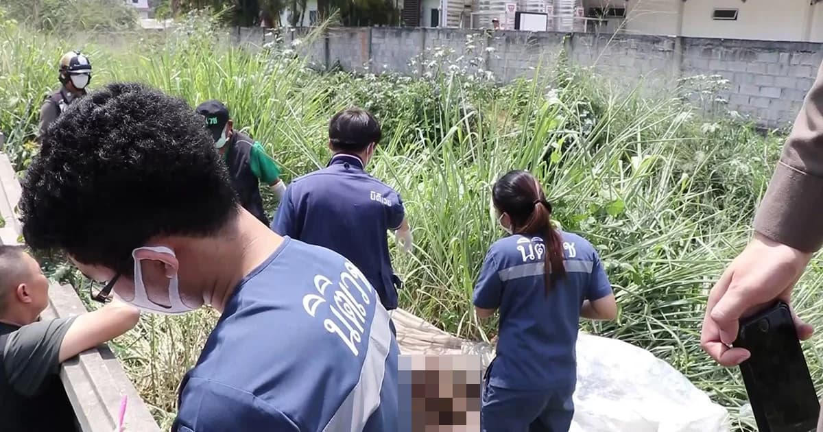 หนุ่มก่อสร้างตายปริศนา มีมุ้งห่อร่างในป่าละเมาะ