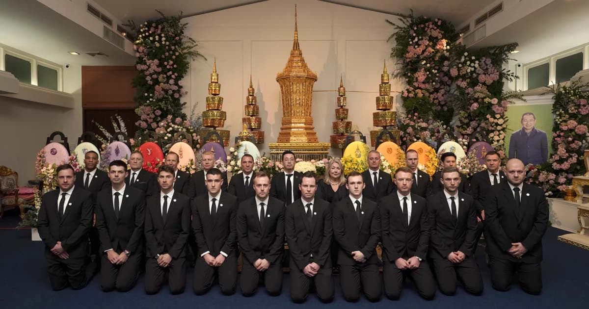 ทีมเลสเตอร์ ซิตี้ ร่วมฟังสวดอภิธรรม “เจ้าสัววิชัย” ก่อนพิธีพระราชทานเพลิงวันนี้
