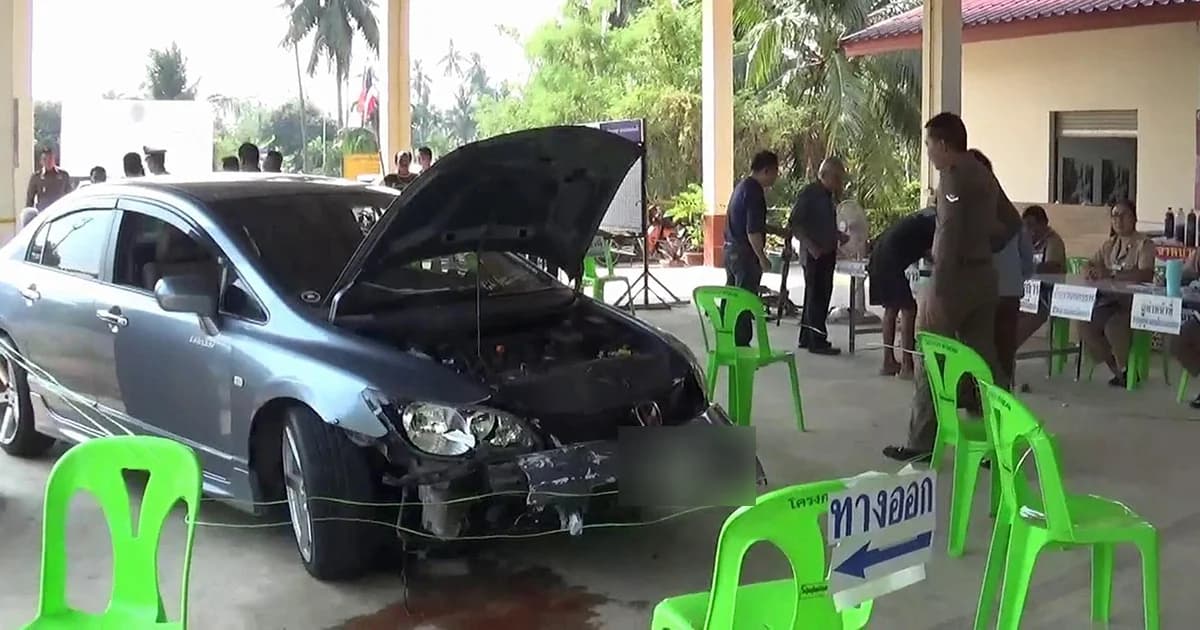 ระทึก! รถเก๋งชนคนออกไปใช้สิทธิ ก่อนพุ่งเข้าคูหาเมืองราชบุรี บาดเจ็บ 2 ราย