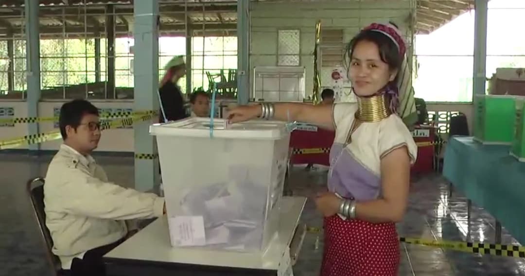 ฝุ่นควันไม่ใช่อุปสรรค! ชาวเขาแม่ฮ่องสอนร่วมใช้สิทธิเลือกตั้งครั้งแรก