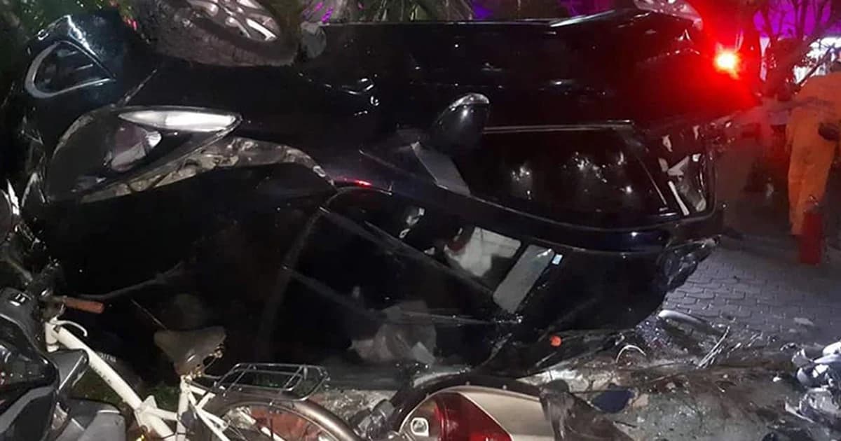 รถเก๋งตกคอนโดชั้น 8 สาวคนขับถูกนำส่งรพ. ปลอดภัยแล้ว