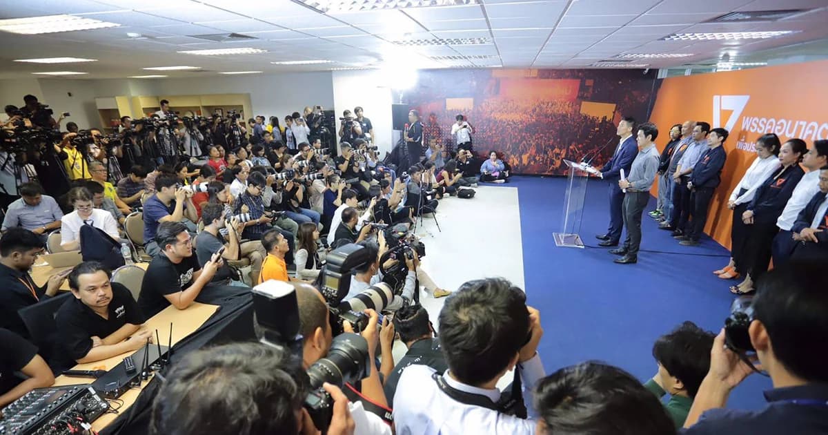 “ทยา ทีปสุวรรณ” โพสต์ “อนาคตใหม่ฟีเวอร์” ไม่ได้เป็นปรากฏการณ์ที่น่าชื่นชม