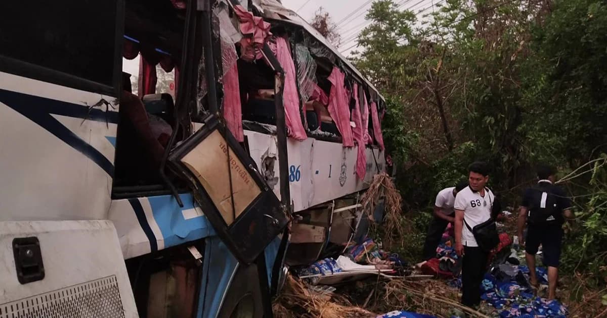 ฝนตกถนนลื่นรถทัวร์เกิดอุบัติเหตุ 3 คัน เสียชีวิต 2 ราย เจ็บ 20 ราย