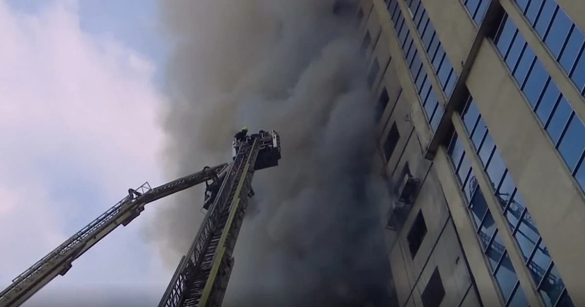 ไฟไหม้ตึกหรู 22 ชั้นกลางกรุงธากา บังกลาเทศ ดับ 19 เจ็บ 70