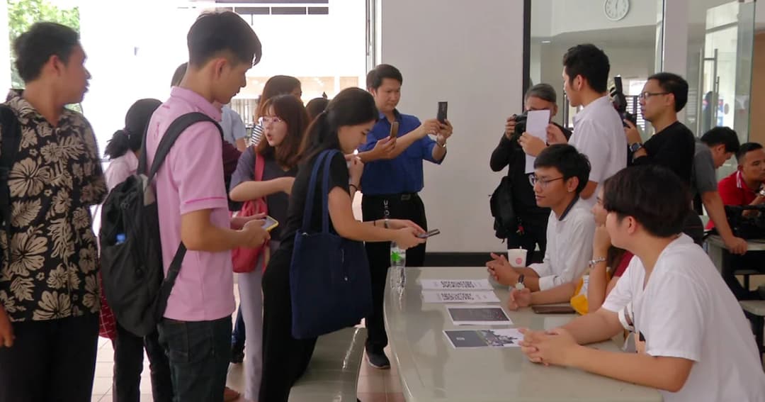 6 สถาบันการศึกษา ตั้งโต๊ะล่าชื่อ 1 ล้านคน ถอดถอน กกต. ล่าสุดยอดพุ่งกว่า 8 แสนคน