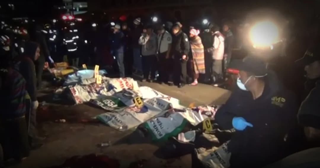 รถพ่วงพุ่งชนชาวพื้นเมืองกัวเตมาลา ตาย-เจ็บเกลื่อนถนน ดับ 32 เจ็บ 20 คน