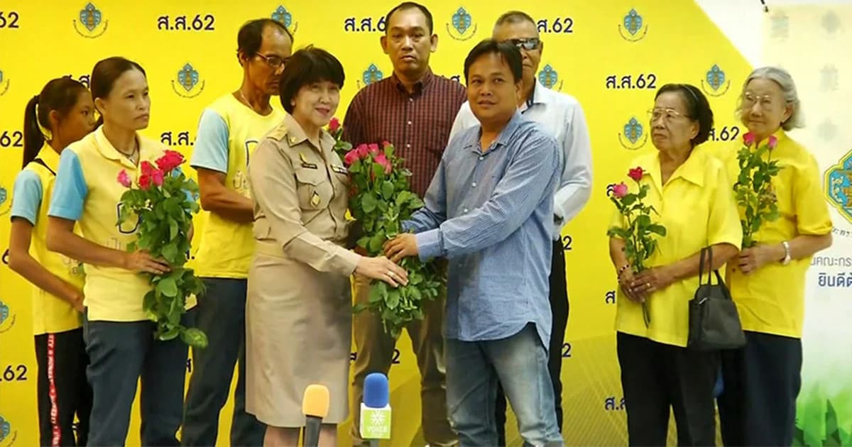 “กลุ่มหนึ่งสิทธิหนึ่งเสียง” ให้กำลังใจ กกต.