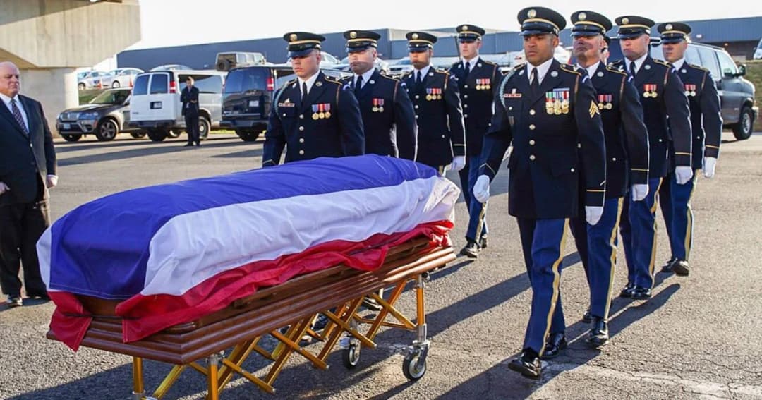 สมเกียรติ! เคลื่อนศพ “ทูตวีรชัย พลาศรัย” จากกรุงวอชิงตัน ถึงไทยวันนี้