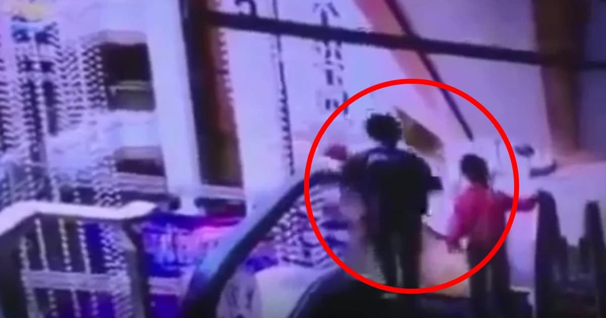 แม่ชาวจีนเสียหลักทำลูกน้อยวัย 3 เดือนตกห้างชั้น 3 เสียชีวิต