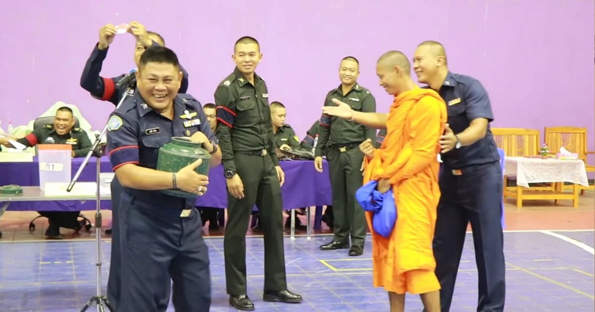 พระหนุ่มสมใจจับได้ใบแดง โยมแม่เผยลูกอยากเป็นทหาร