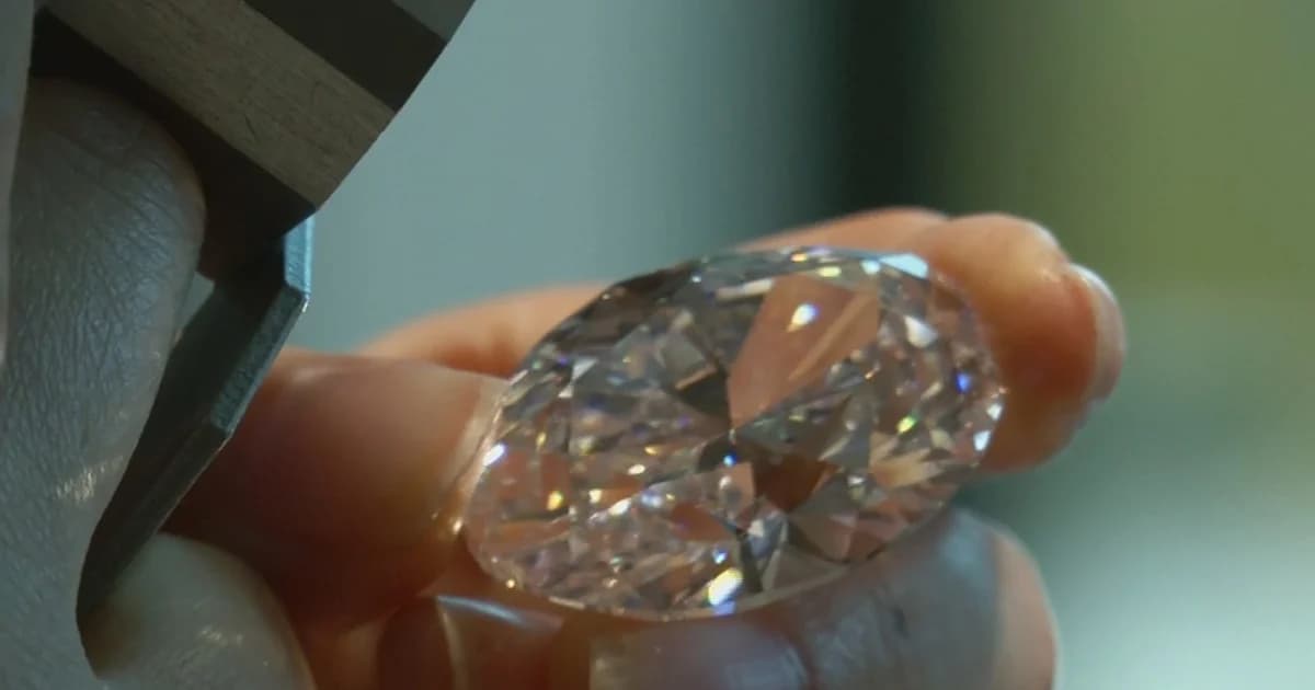 นักสะสมชาวญี่ปุ่น ประมูลเพชรเม็ดเดียว 375 ล้านบาท
