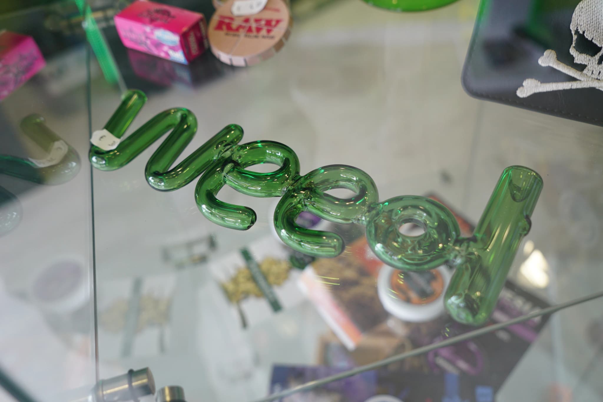 เข้าไปสำรวจร้าน “กัญชาถูกกฎหมาย” ในอิตาลี – ห้ามกิน ห้ามสูบ แล้วเขาซื้อไปทำไมกัน?