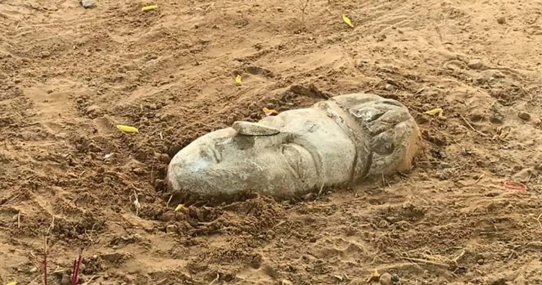 ชัยภูมิ ชาวบ้านแห่กราบไหว้หินรูปคล้ายหน้าพระโผล่จากดิน