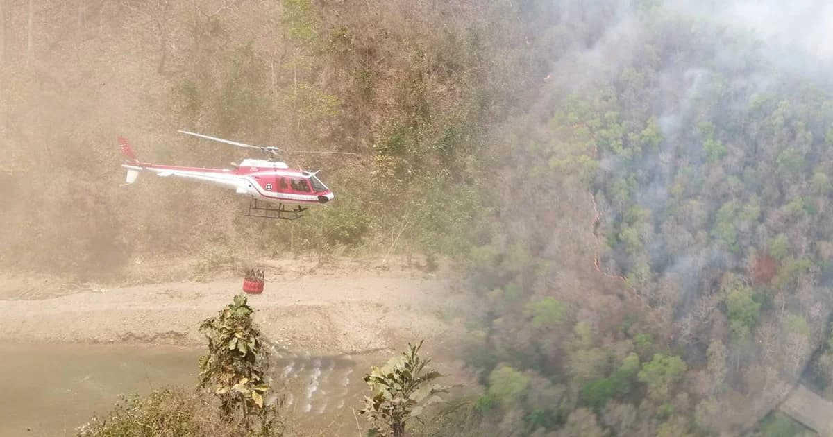 ฮ. ก.ทรัพย์ฯ บินโปรยน้ำดับไฟป่าบ้านแม่สามแลบ 100 เที่ยว ควบคุมพื้นที่ 500 ไร่