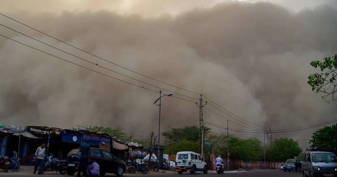 พายุฝุ่นยักษ์พัดปกคลุมอินเดีย รุนแรงสุดในรอบ 10 ปี