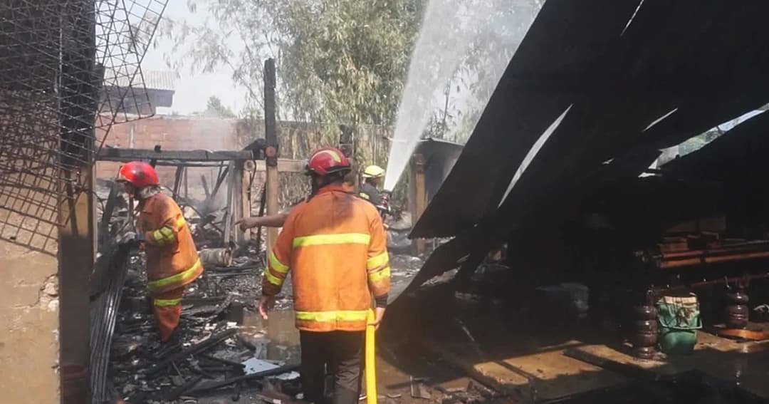 ไฟไหม้บ้านวอดทั้งหลัง เจ้าของสูญทรัพย์กว่า 1 ล้านบาท