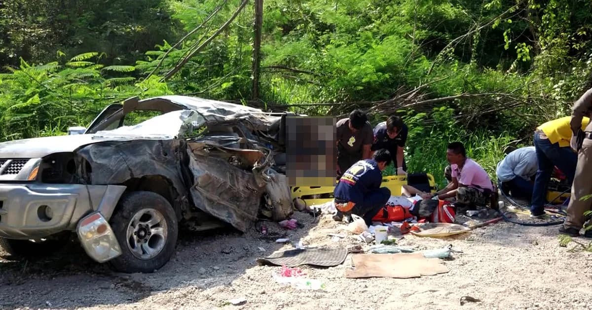 กระบะแสวงบุญหลับในชนต้นไม้ พระมรณภาพ 3 รูป