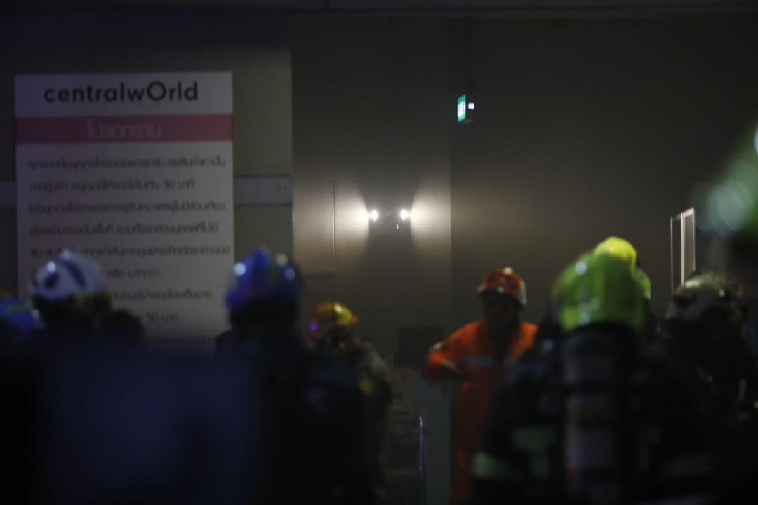 “ไม่แชร์ ไม่โพสต์ คลิปสลดผู้ตกจากตึกเหตุไฟไหม้เซ็นทารา”