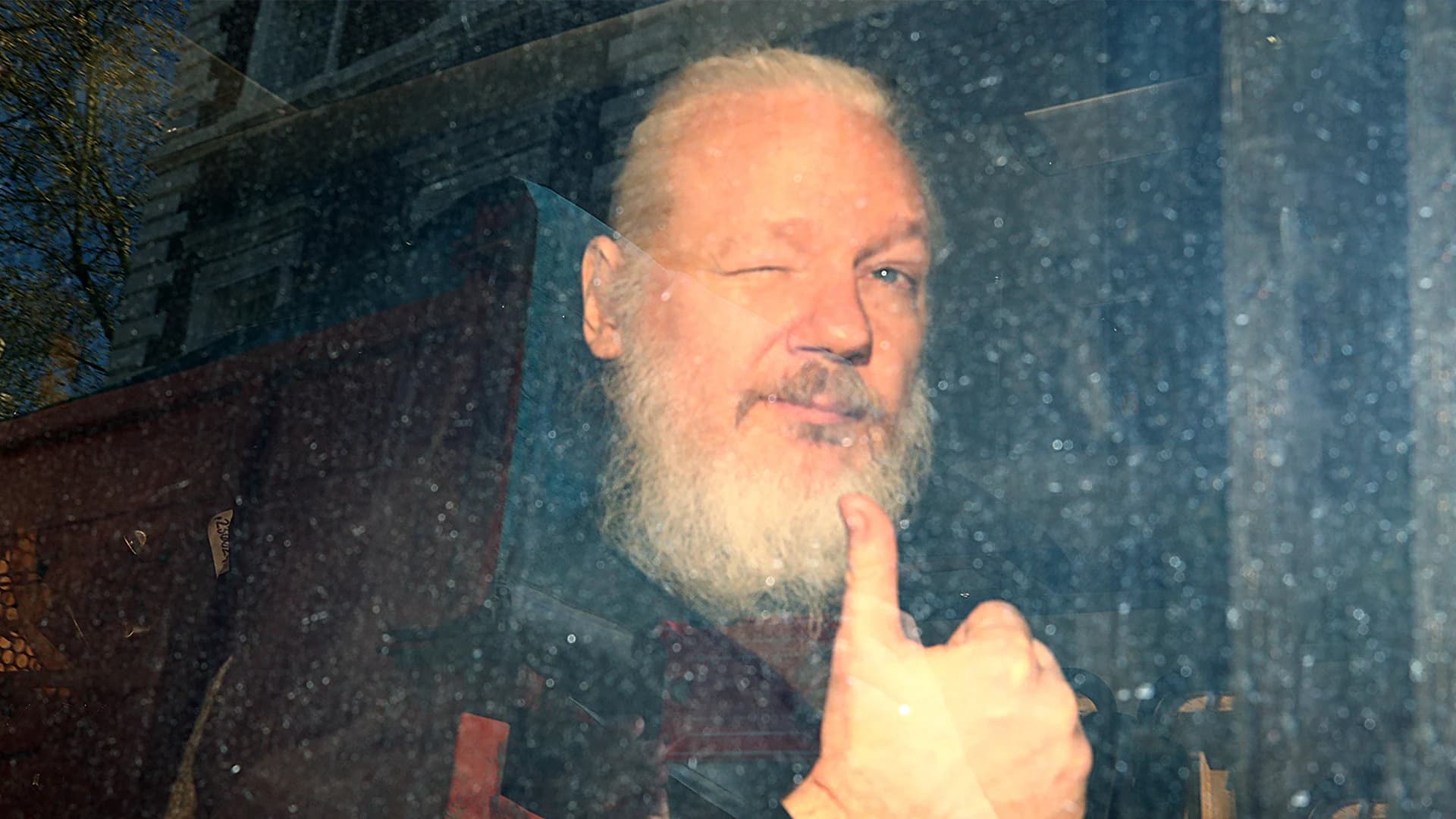 จูเลียน อัสซานจ์ ผู้ก่อตั้งวิกิลีกส์ ถูกจับแล้ว