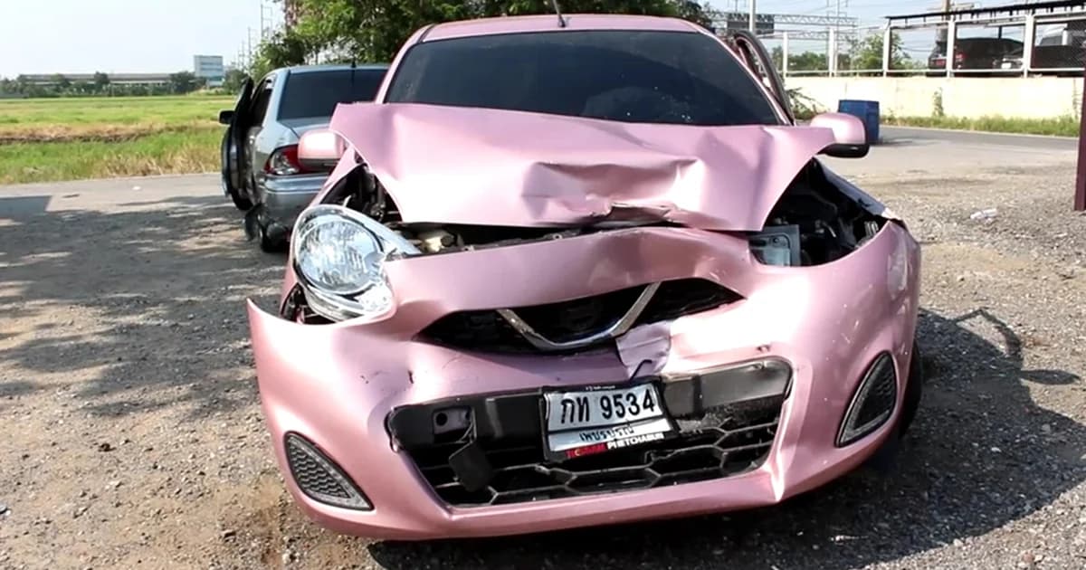 ขับเก๋งย้อนศรมอเตอร์เวย์หนีตำรวจ แล้วชิงรถบรรทุกหนีต่อก่อนถูกจับ