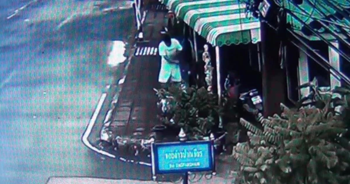 หนุ่มเก็บสายสื่อสารหน้าบ้าน โดนไฟช็อร์ตดับ