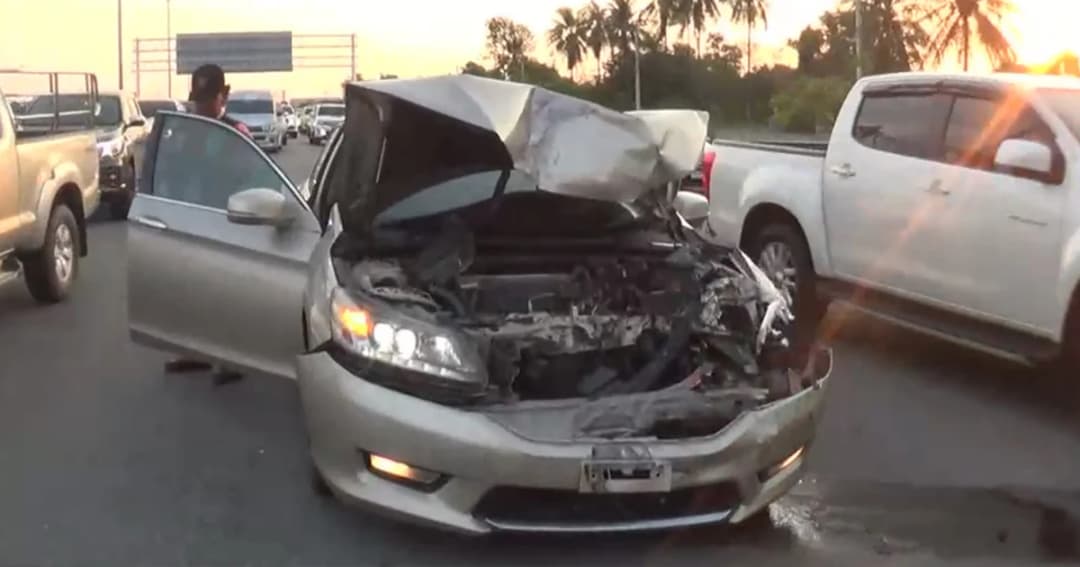 เกิดอุบัติเหตุเก๋งชนท้ายกระบะ บาดเจ็บ 7 คนขับอ้างถูกตัดหน้า