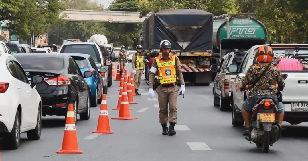 ยังแน่น! ถนนสายเอเชียมุ่งหน้าขึ้นเหนือ รถหนาแน่น ตร.เร่งระบายการจราจร