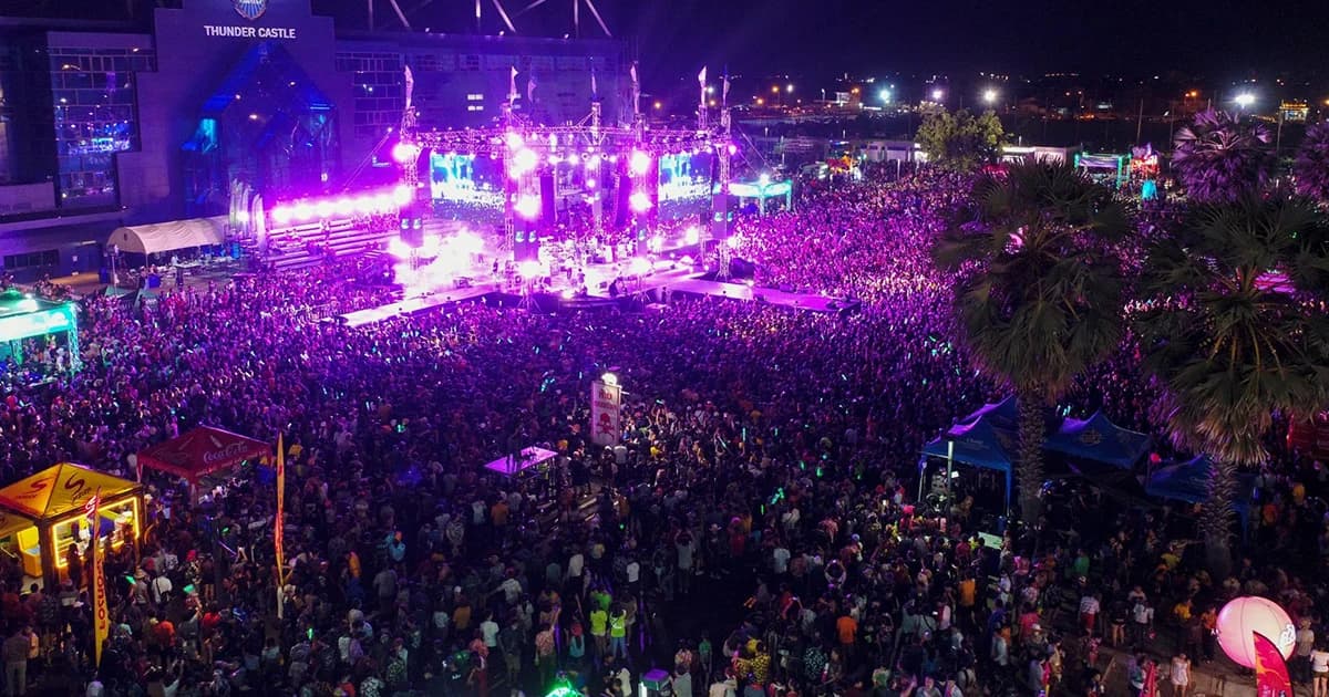 นับหมื่นคนแห่เที่ยวสงกรานต์บุรีรัมย์! “เนวิน” จัดโซนนักเลงตกน้ำ-เวทีมวยปราบโจ๋ซ่า