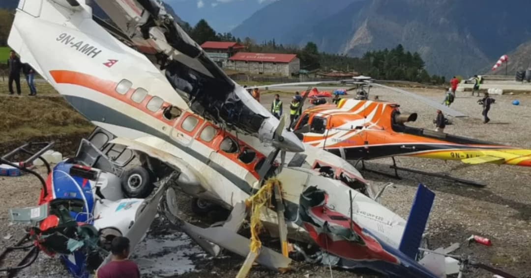 เครื่องบินเล็กเนปาลไถลออกนอกรันเวย์ ชนเฮลิคอปเตอร์ ดับ 3 เจ็บ 4
