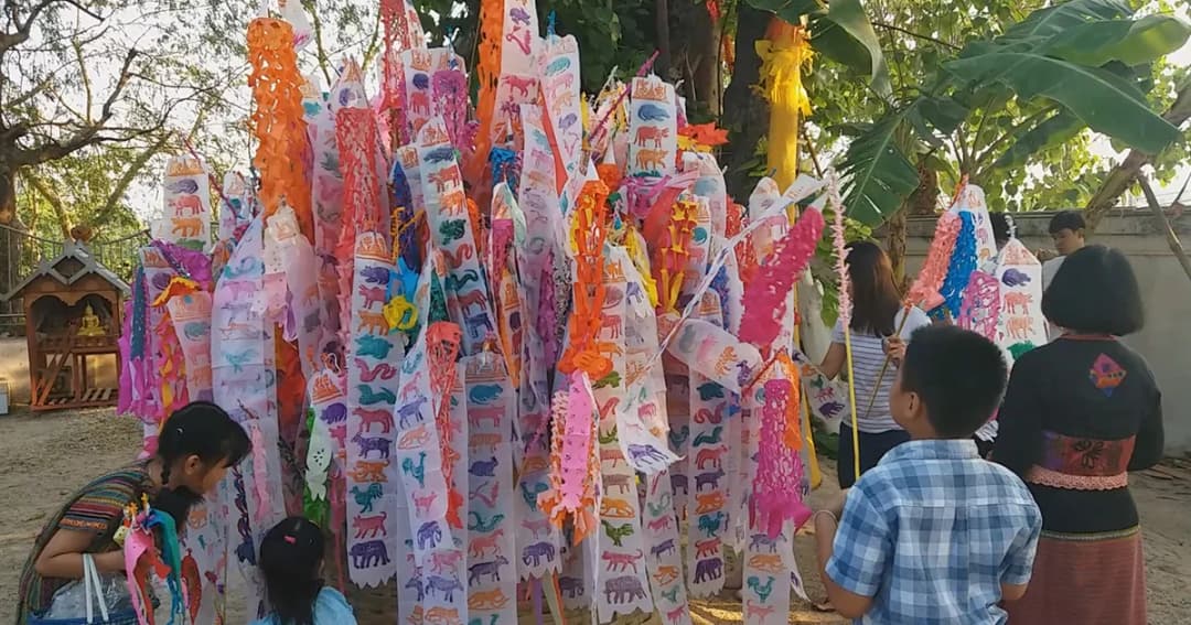 ชาวลำปางคึกคัก! ร่วมทำบุญปักตุงโบราณใน “วันพญาวัน”