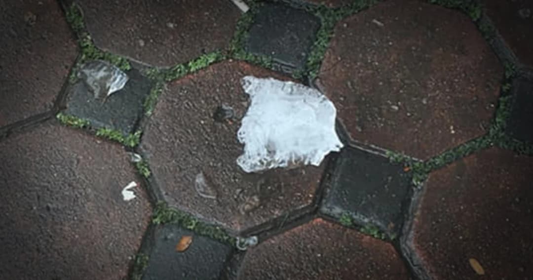 แม่พาลูกชาย 10 ขวบ เข้าแจ้งความ ถูกน้ำแข็งปริศนาปาใส่หัวแตกเย็บ 38 เข็ม