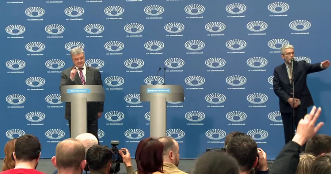 ผู้นำยูเครน “ดีเบต” คนเดียว เพราะคู่แข่งชิงเก้าอี้ประธานาธิบดี ไม่มาขึ้นเวทีด้วยอ้างติดธุระ