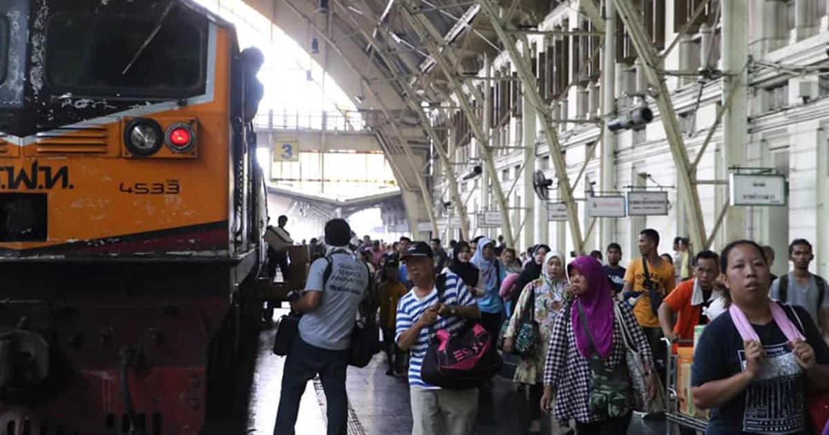 รฟท. คาดวันนี้ มี ปชช.เดินทางเข้ากรุงเทพฯ 112,000 คน เพิ่ม 15 ขบวนรถพิเศษรองรับ