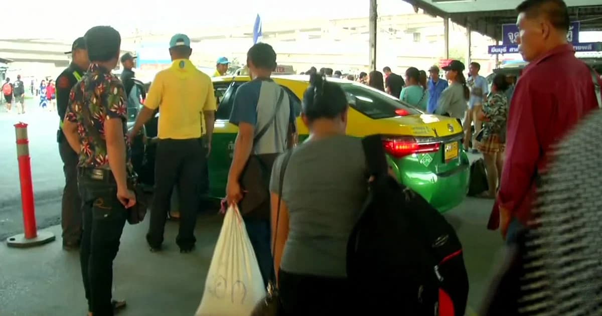 หมอชิตแน่น! รถแท็กซี่ไม่พอรองรับคนกลับเข้ากรุง คาดวันนี้คนกลับมากสุด 1.4 แสนคน