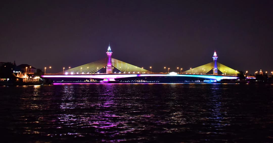 เปิดไฟประดับสะพานข้ามแม่น้ำเจ้าพระยา 13 แห่ง เฉลิมพระเกียรติ