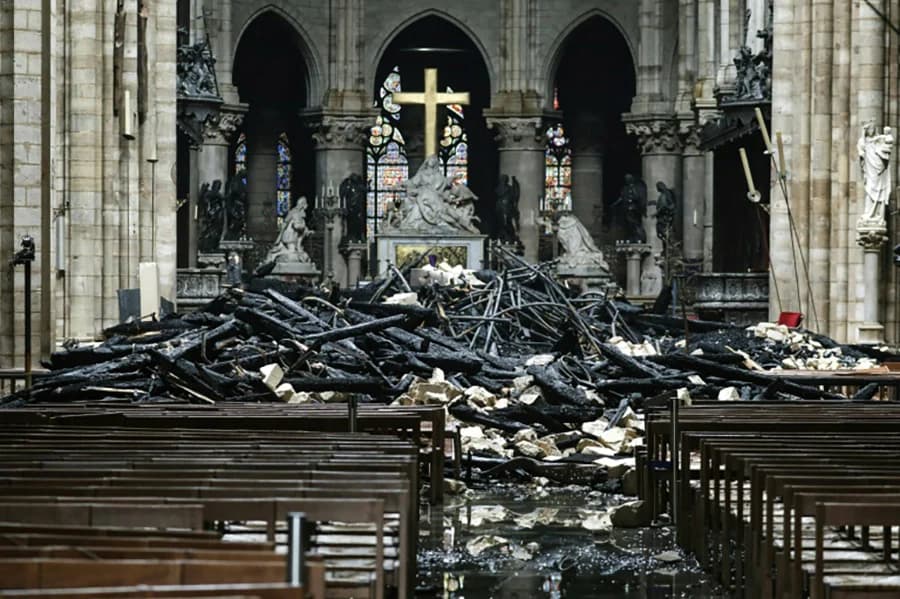 เจ้าหน้าที่คาดไฟไหม้มหาวิหาร ”นอเทรอดาม” เกิดจากไฟฟ้าลัดวงจร