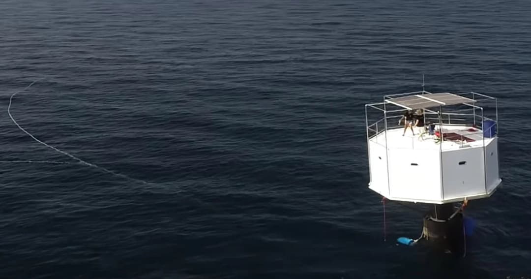 ทร. แจงไม่ได้ส่งคนคุกคาม 2 สามีภรรยาสร้างบ้านลอยน้ำกลางทะเล ย้ำดำเนินคดีตาม กม.