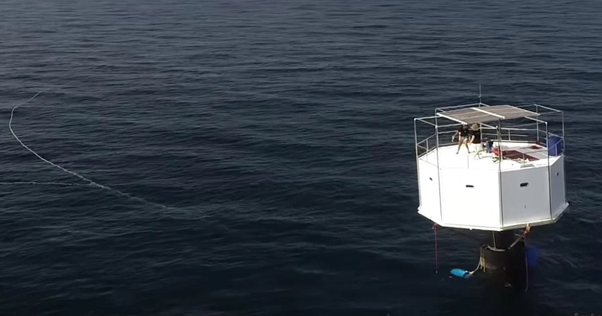 ทร. แจงไม่ได้ส่งคนคุกคาม 2 สามีภรรยาสร้างบ้านลอยน้ำกลางทะเล ย้ำดำเนินคดีตาม กม.