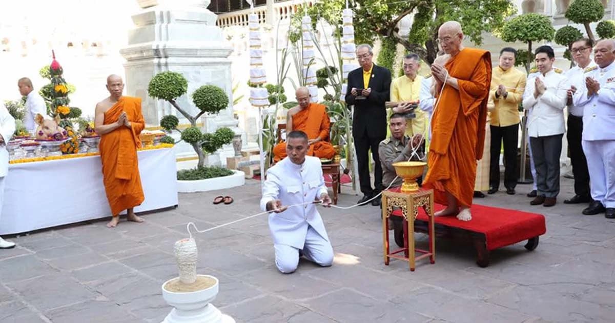 สมเด็จพระสังฆราช ทรงเททองพระทองคำ ถวายสมเด็จพระเจ้าอยู่หัว