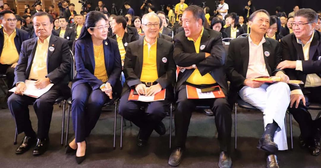 เพื่อไทย ประชุมใหญ่ ปฏิเสธเปลี่ยนหัวหน้าพรรคเตรียมเป็นฝ่ายค้าน