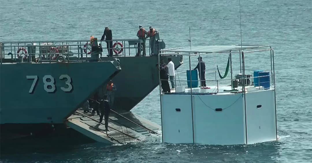 ปฏิบัตการ รื้อบ้าน กลางทะเลภูเก็ต ! เเยกชิ้นส่วนสำเร็จ เร่งลากเข้าฝั่ง