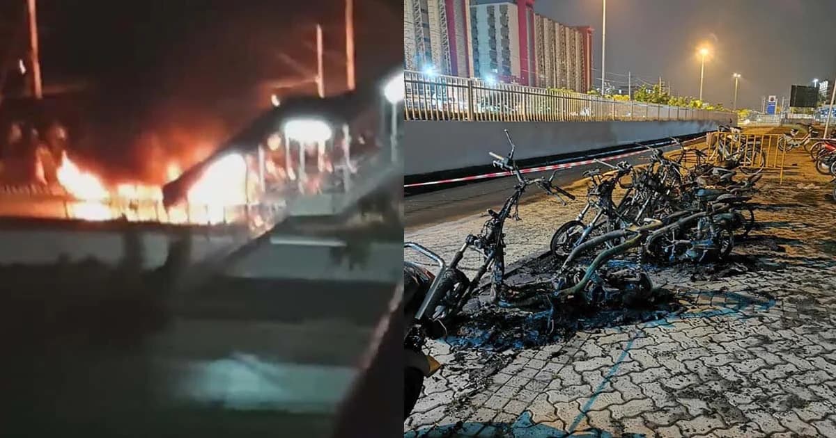 ฟ้าผ่า! รถจยย.จอดใกล้ทียูโดม มธ.รังสิตไหม้ลุกเกรียม ขณะฝนกระหน่ำเมื่อคืน