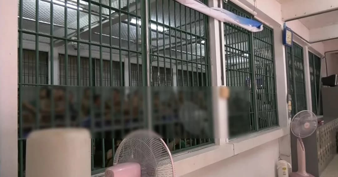 ออกหมายจับ คนในสถานกักขังรุมตีหนุ่มเมาขับจนตาย